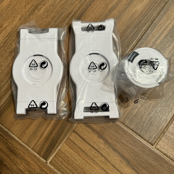 Universal Tablet Wall Mount Holder - Picture 3 of 8